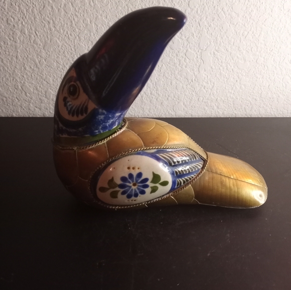 GORGEOUS Sergio Bustamante Mexican Ceramic & Brass 8" Toucan Figurine. - Picture 6 of 7